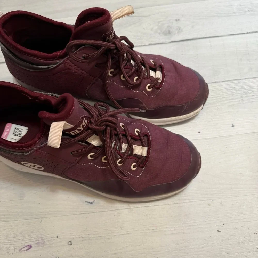 Heelys Piper Mid Top Sneaker Burgundy youth 6 Womens‎ Size 7
